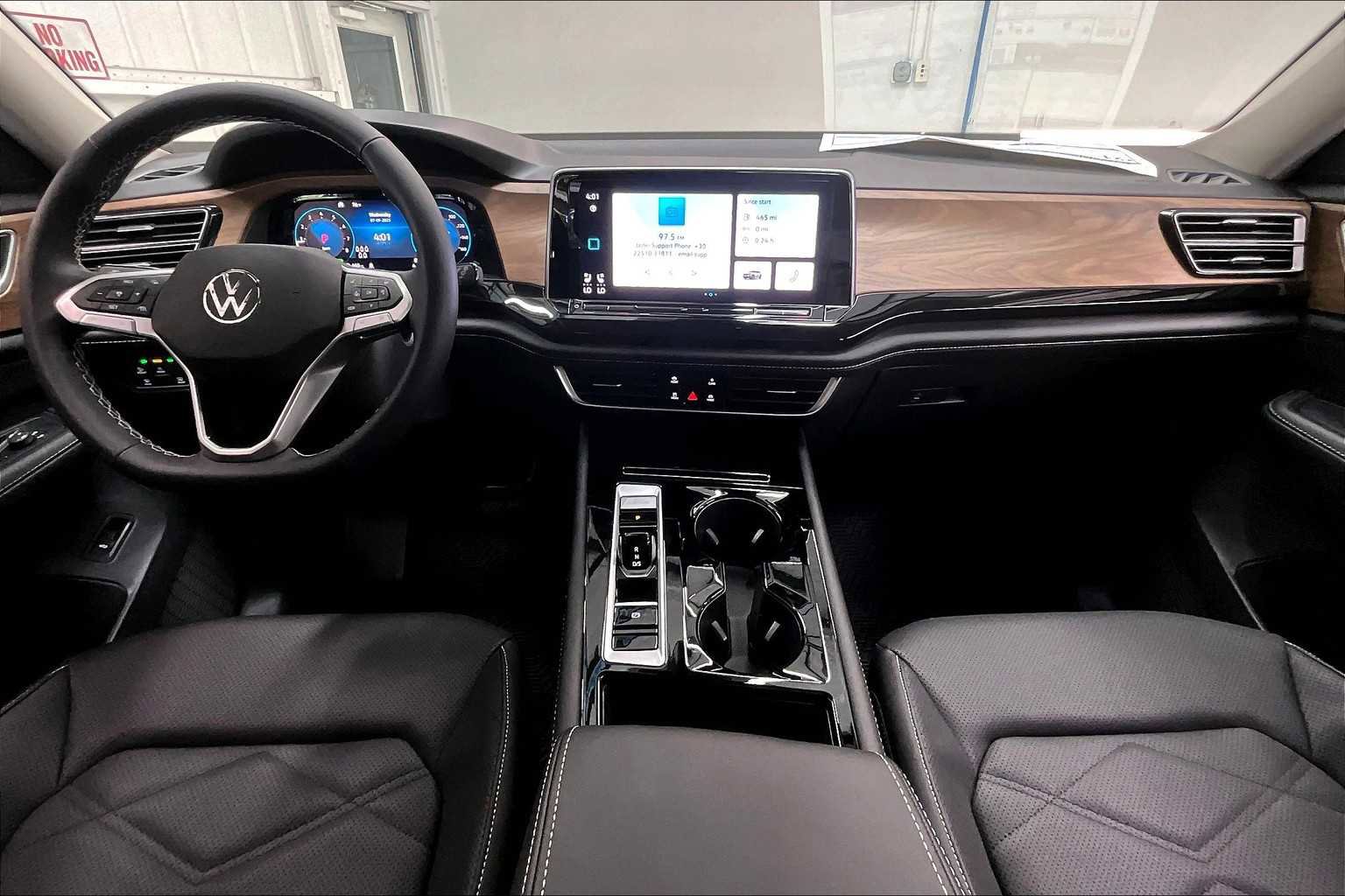 New 2025 Volkswagen Atlas SE image 7