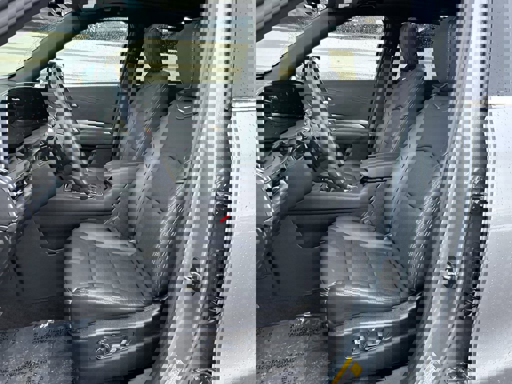 Used 2024 Cadillac XT4 Premium Luxury image 11