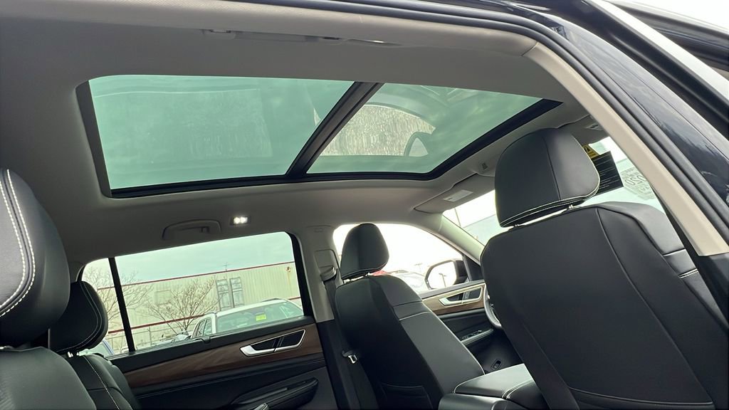 New 2026 Volkswagen Atlas SE image 13