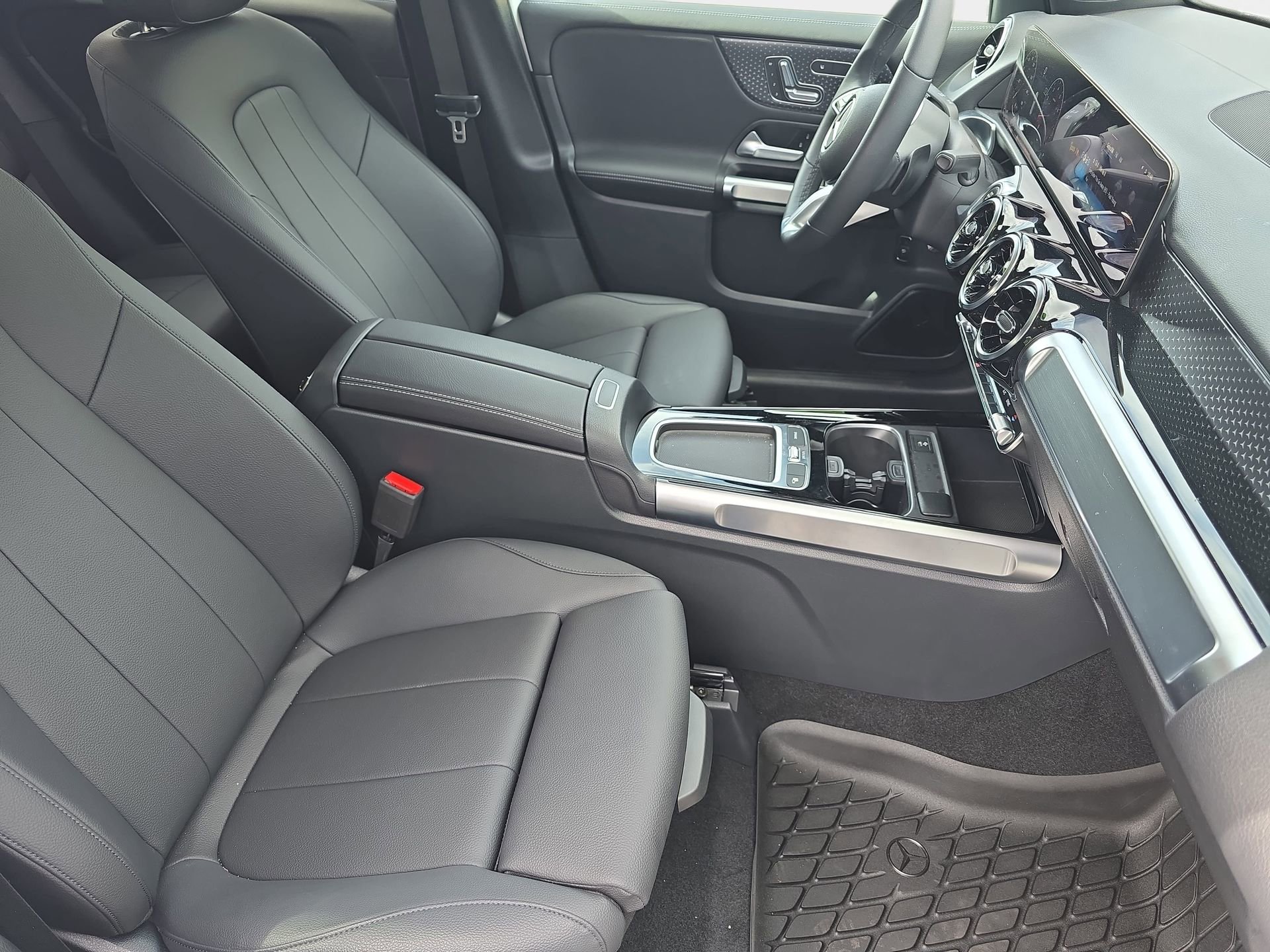 Used 2025 Mercedes-Benz GLB 250 image 10