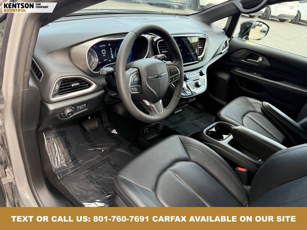 Used 2025 Chrysler Pacifica Select image 29
