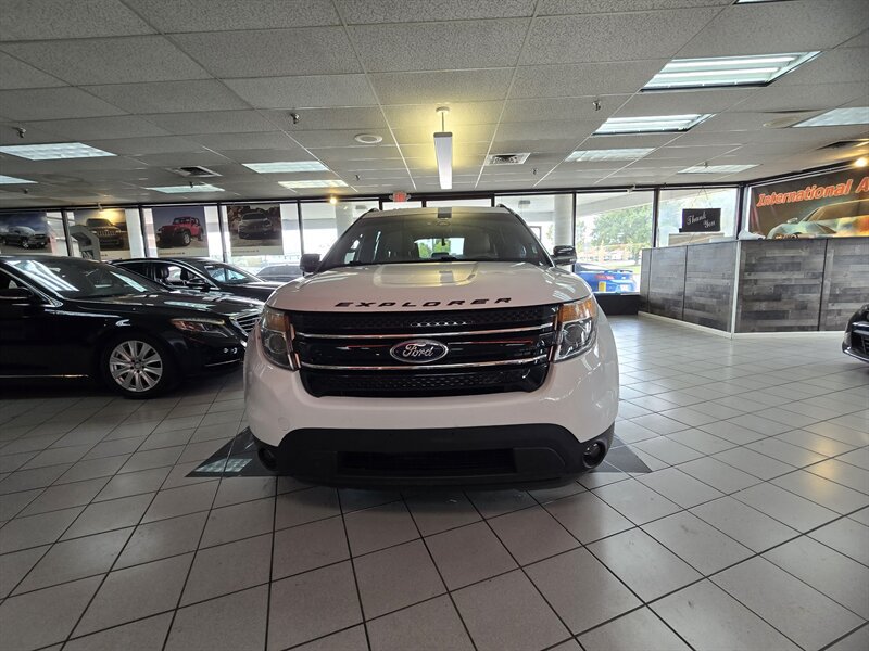 Used 2015 Ford Explorer XLT w/ Equipment Group 202B AWD/4WD image 2