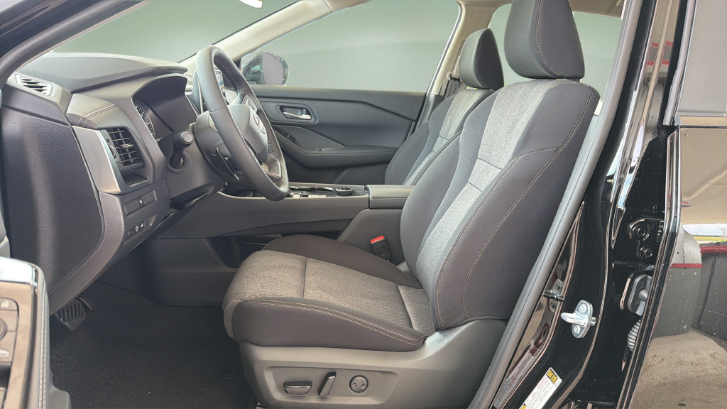 New 2026 Nissan Rogue SV w/ Cold Weather Package AWD/4WD image 18