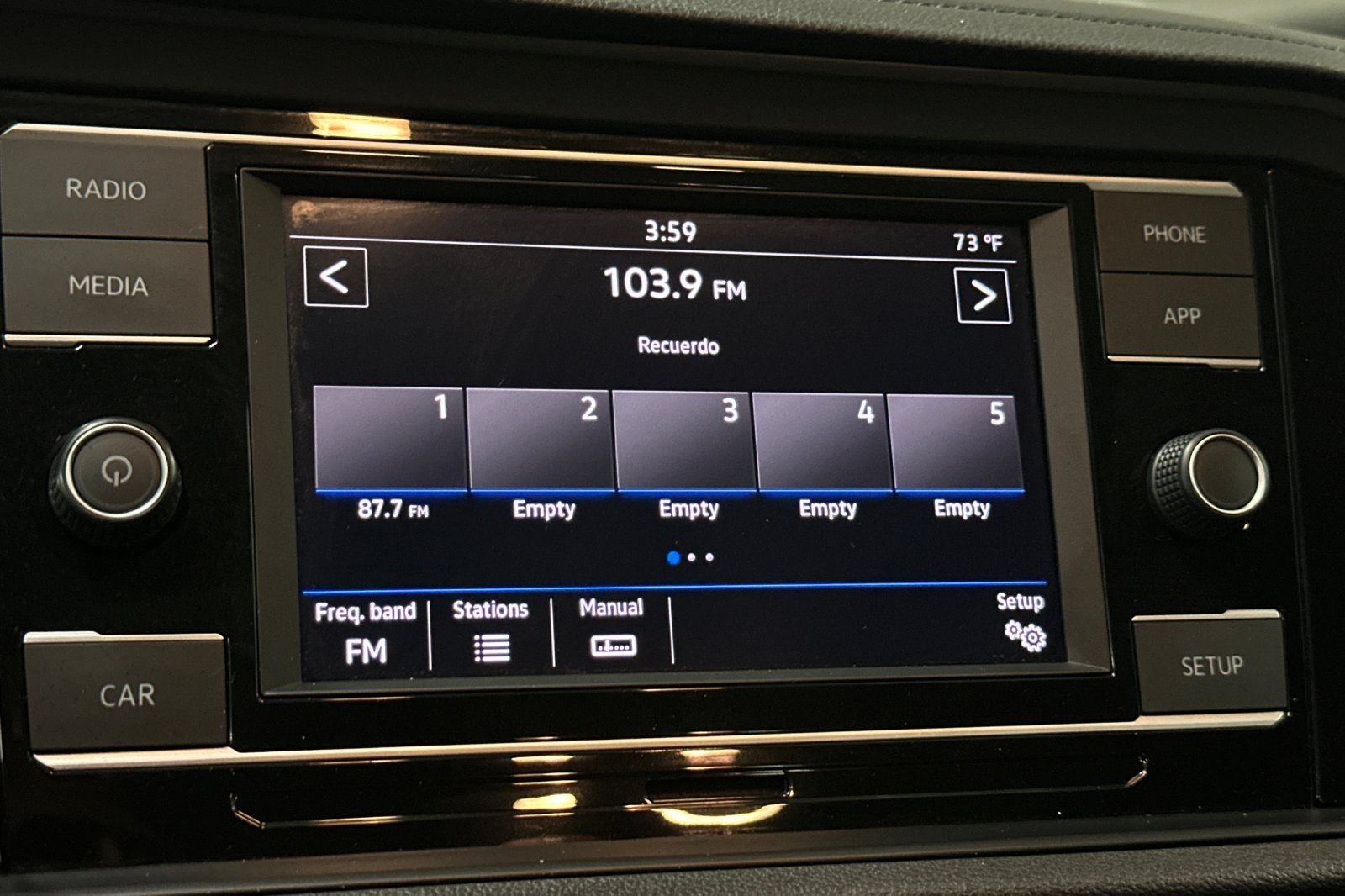 Used 2019 Volkswagen Jetta SE w/ Cold Weather Package FWD image 21