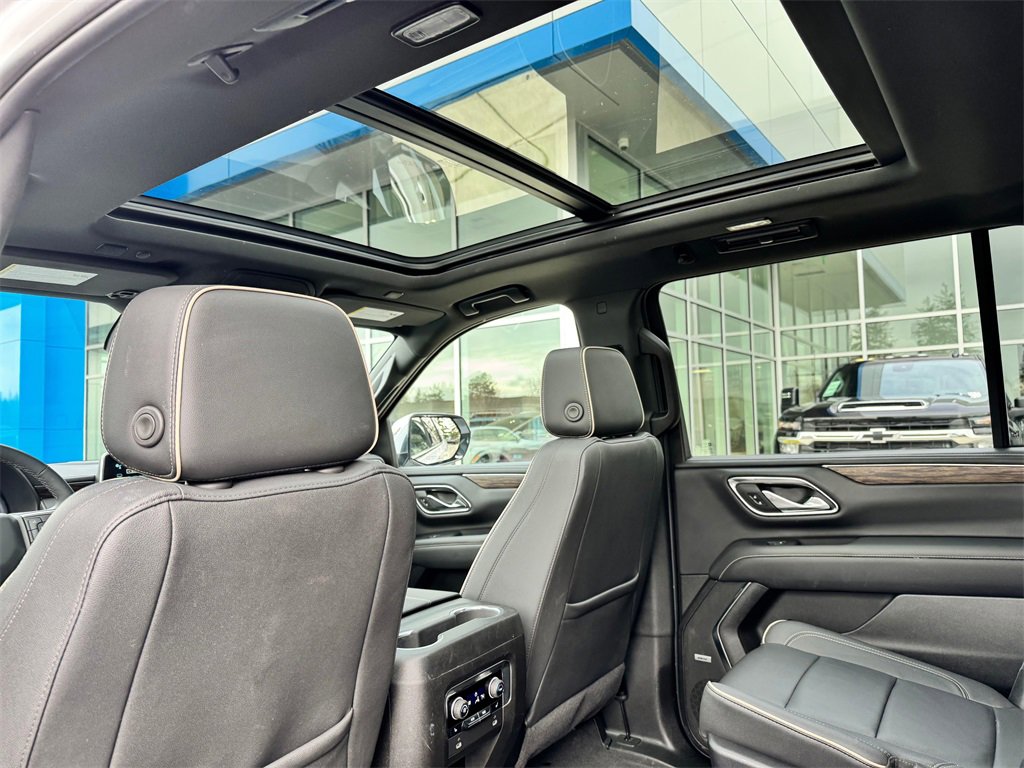 Used 2023 Chevrolet Suburban Premier image 18