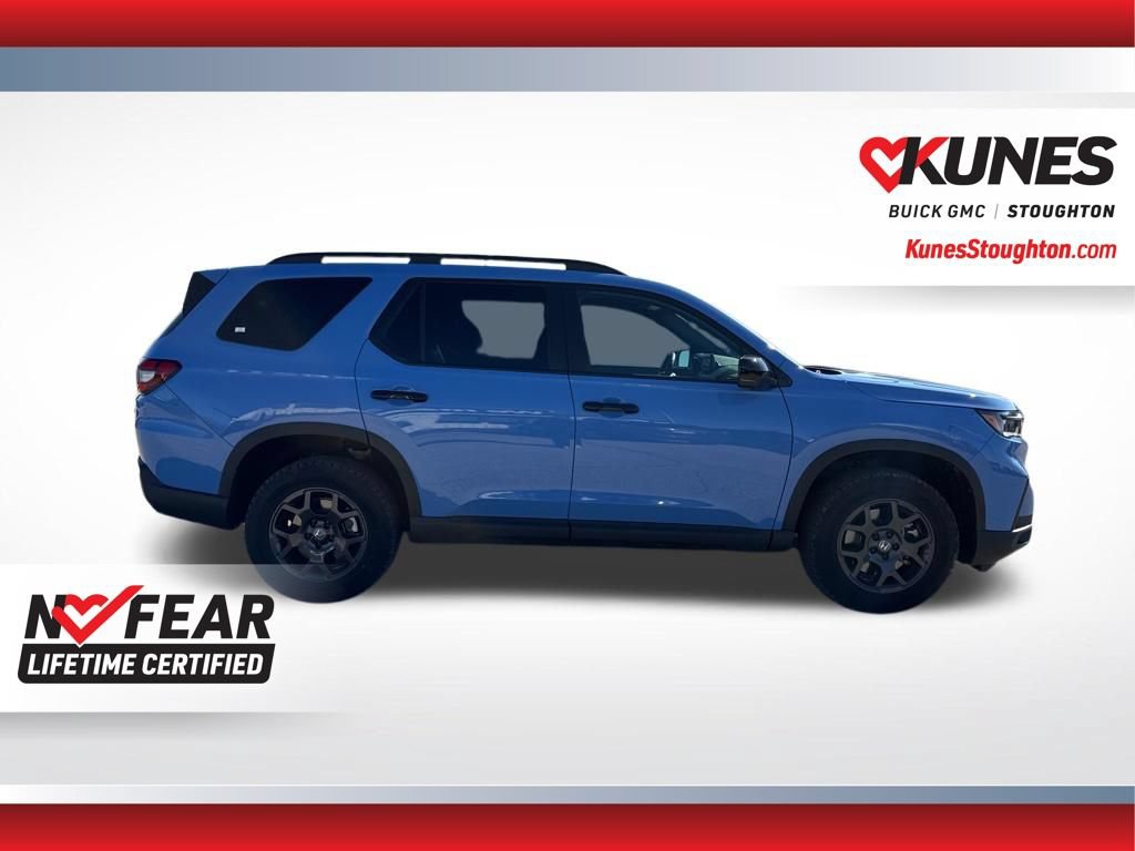 Used 2025 Honda Pilot TrailSport image 13