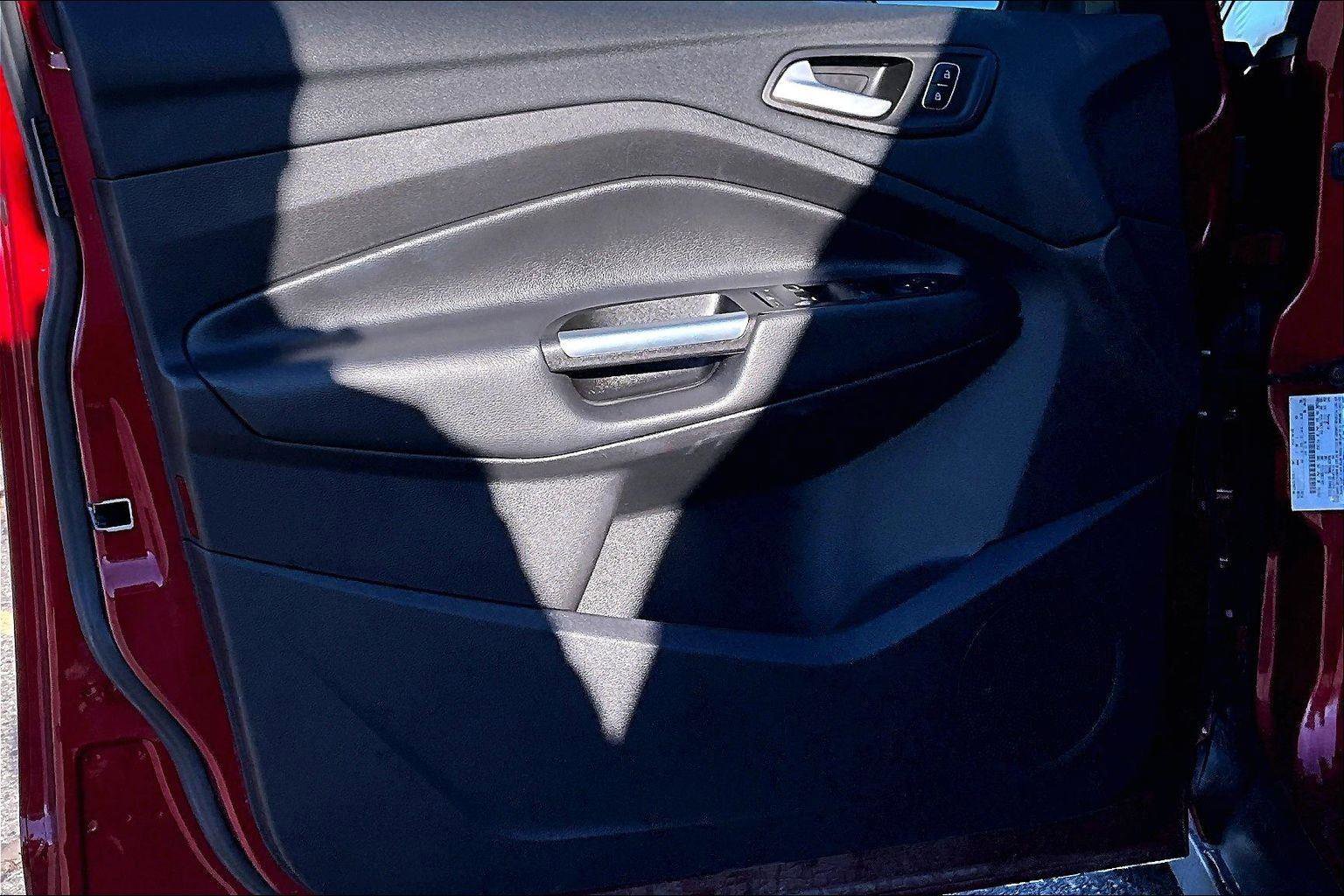 Used 2017 Ford C-MAX Energi SE w/ Equipment Group 401A image 17