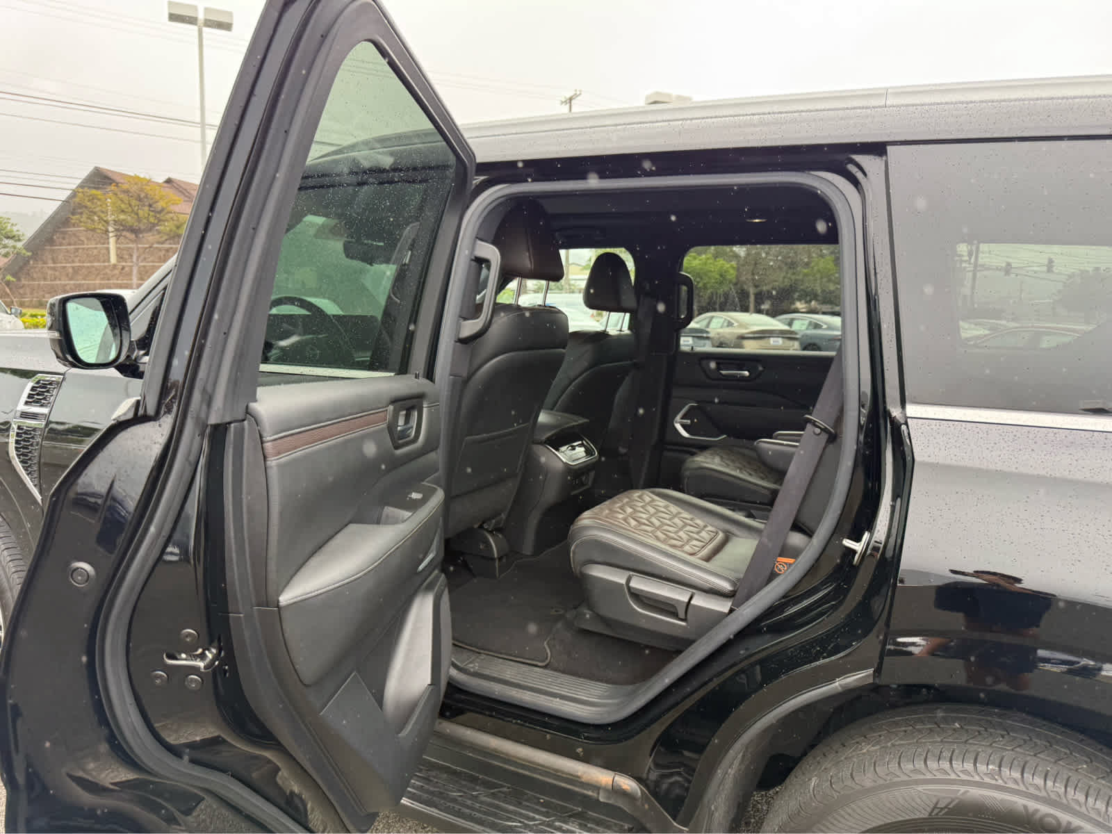 Certified 2025 Nissan Armada Platinum RWD image 9