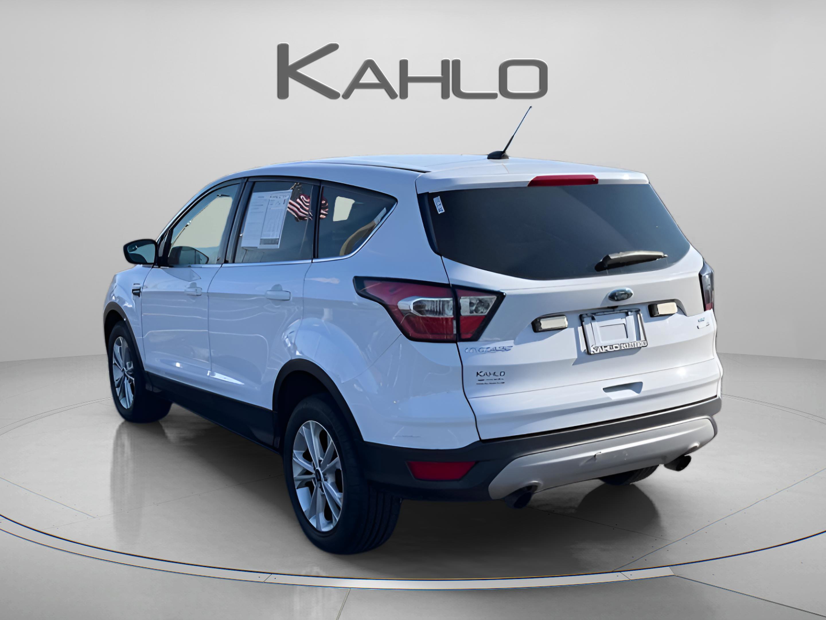 Used 2017 Ford Escape SE AWD/4WD image 2