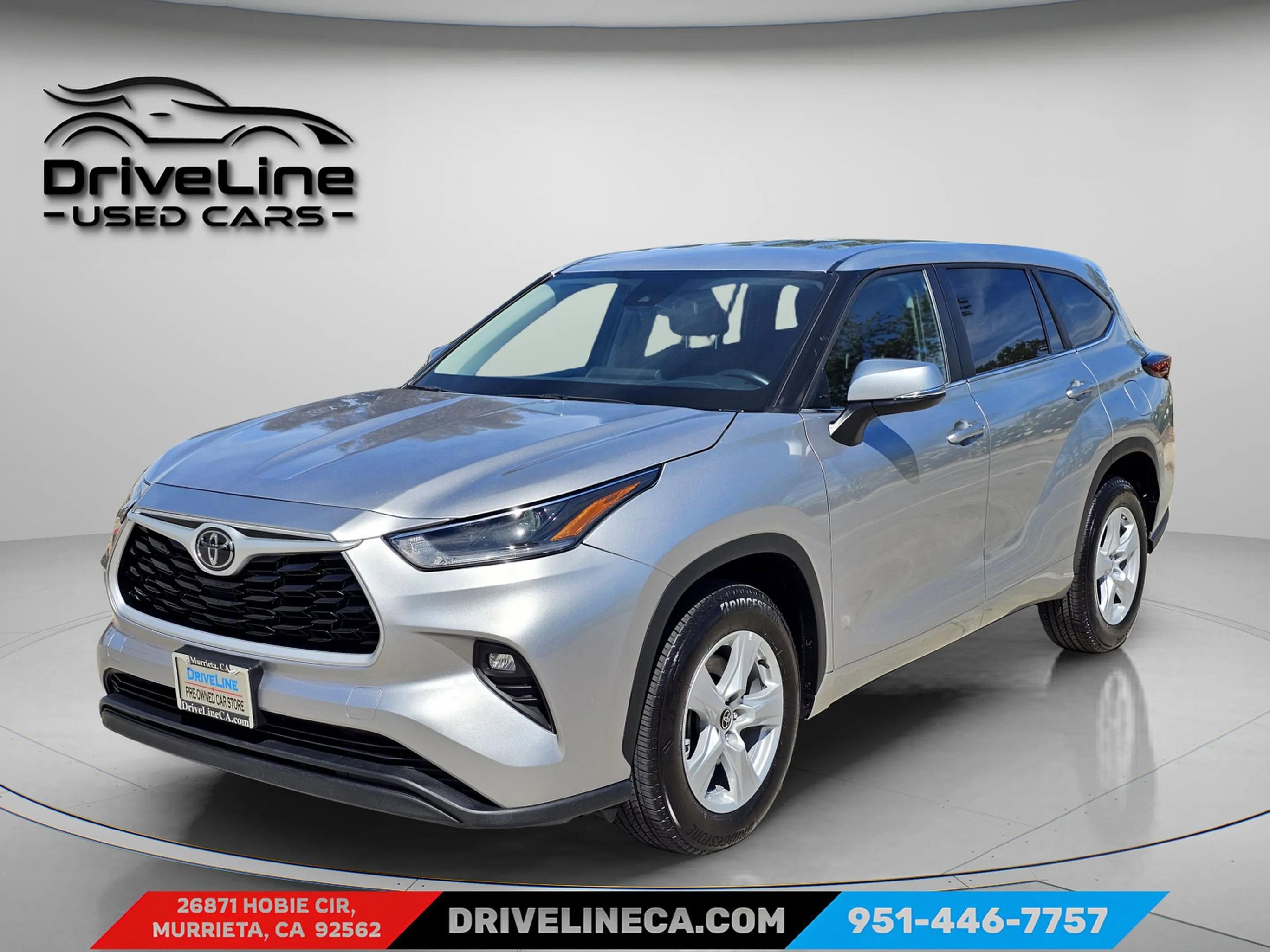 Used 2025 Toyota Highlander LE FWD image 1