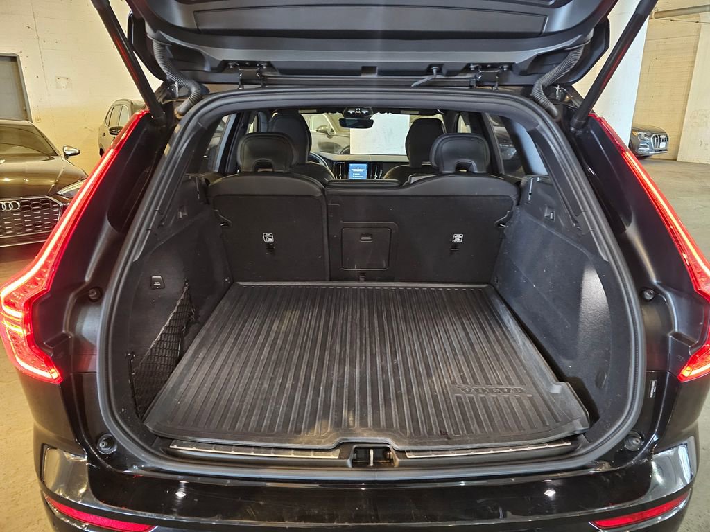 Certified 2025 Volvo XC60 B5 Ultra AWD/4WD image 7