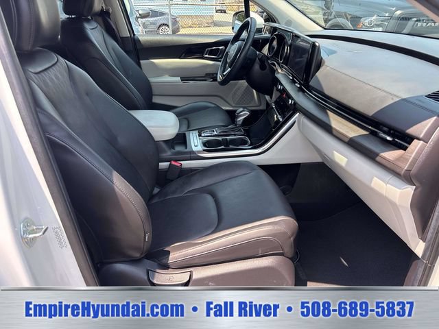 Used 2024 Kia Carnival EX FWD image 19