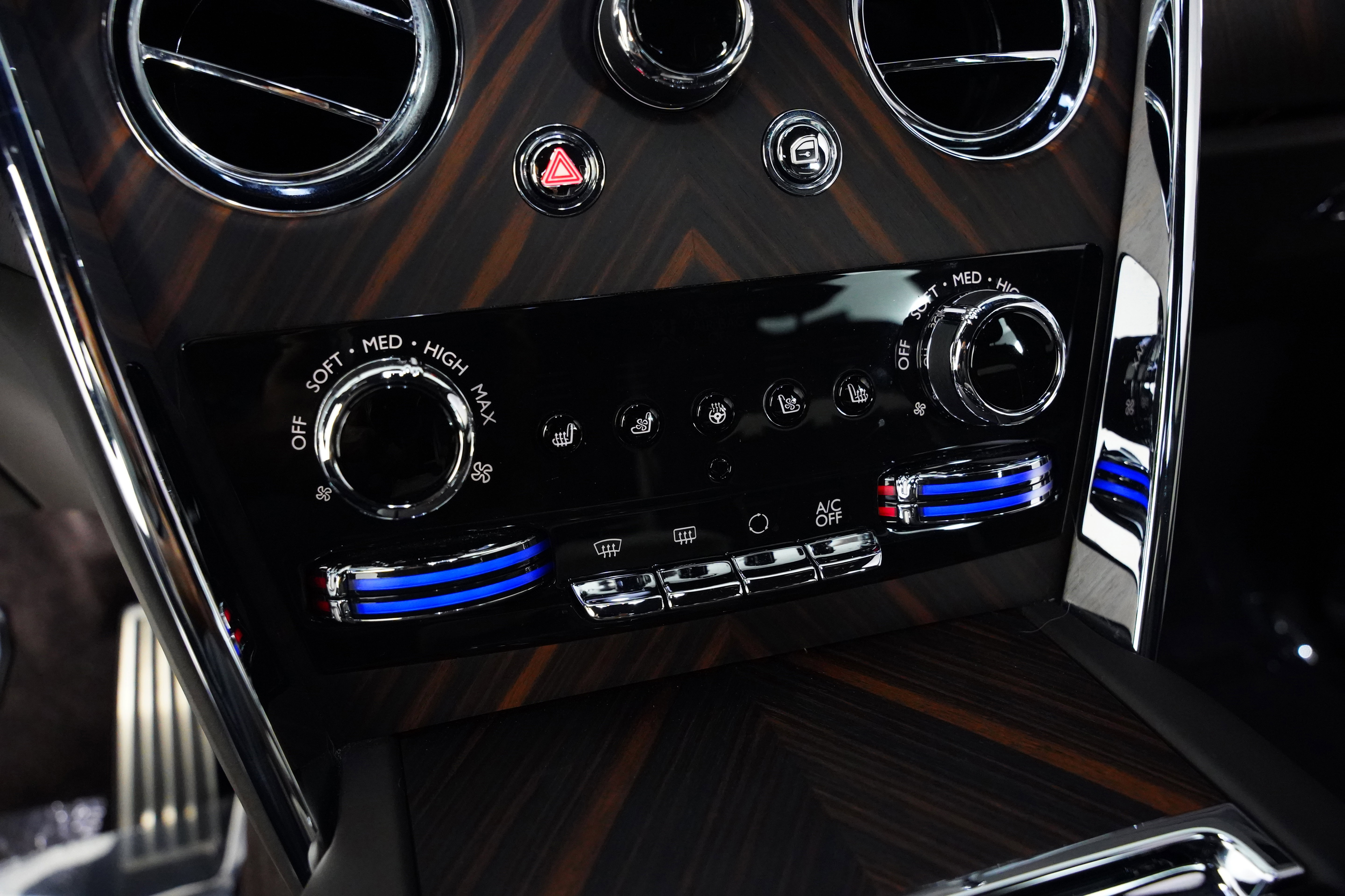 Used 2023 Rolls-Royce Cullinan w/ Cullinan Package image 55