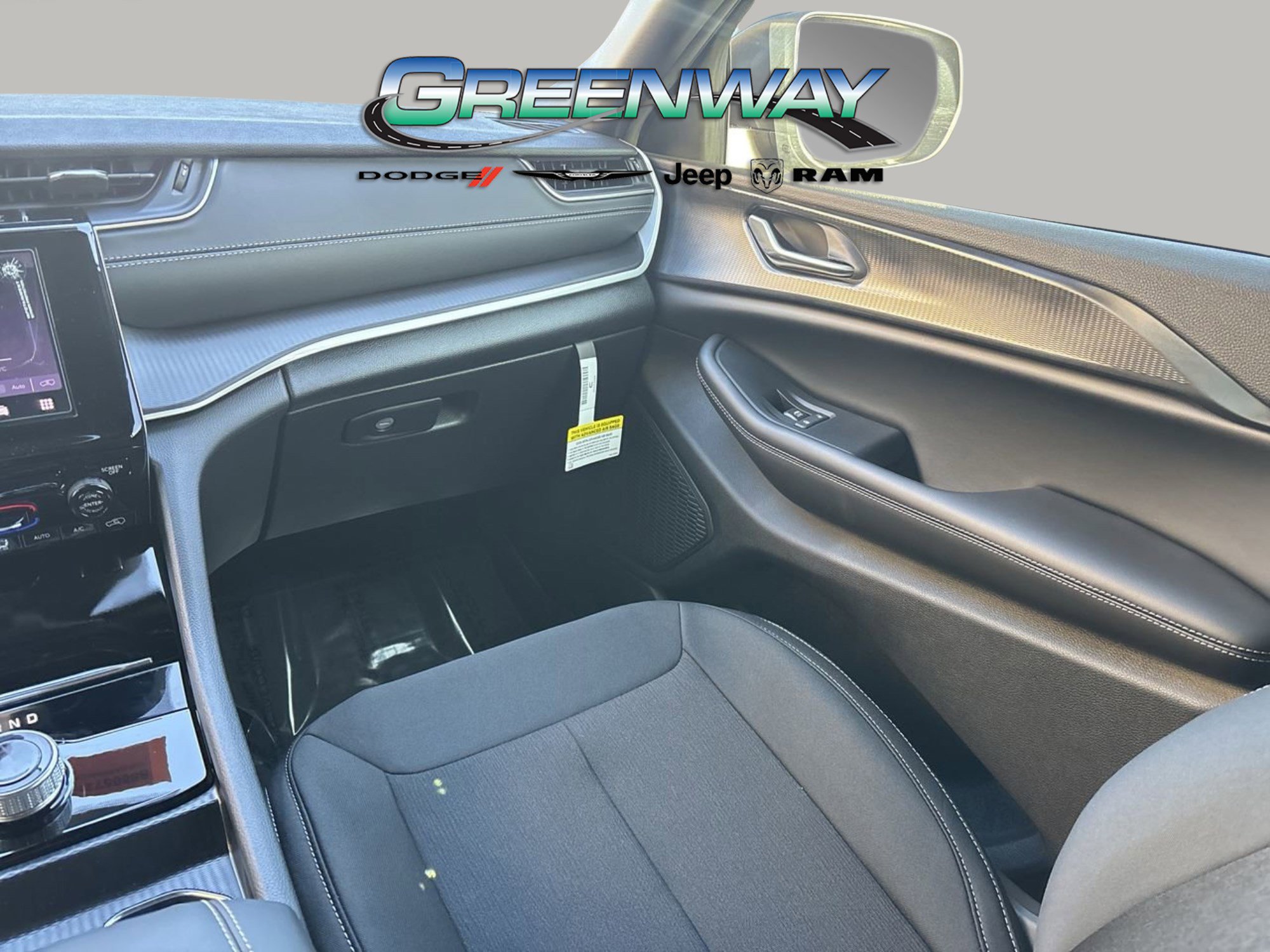 New 2025 Jeep Grand Cherokee Laredo image 14