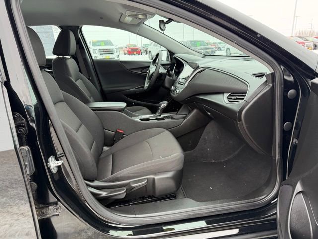 Used 2025 Chevrolet Malibu LT image 13