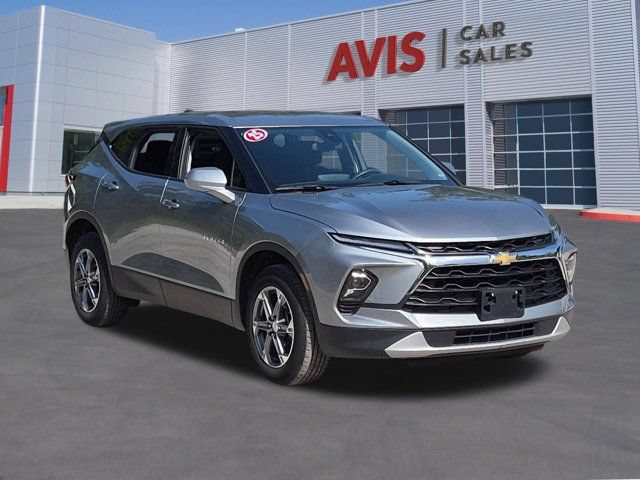 Used 2025 Chevrolet Blazer LT FWD image 3