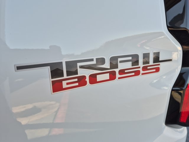 Used 2025 Chevrolet Colorado Trail Boss AWD/4WD image 27