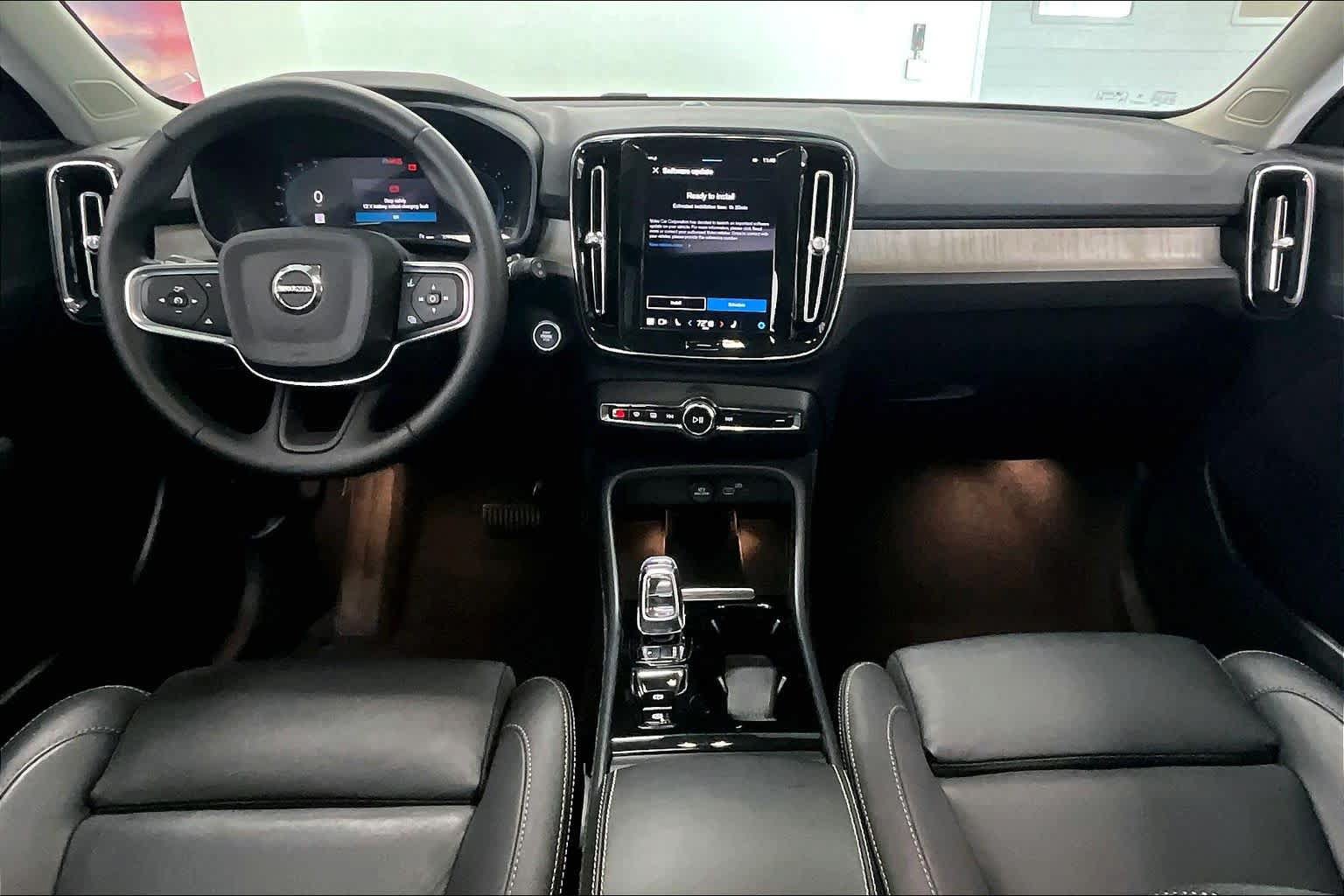 Used 2025 Volvo XC40 B5 Plus AWD/4WD image 8