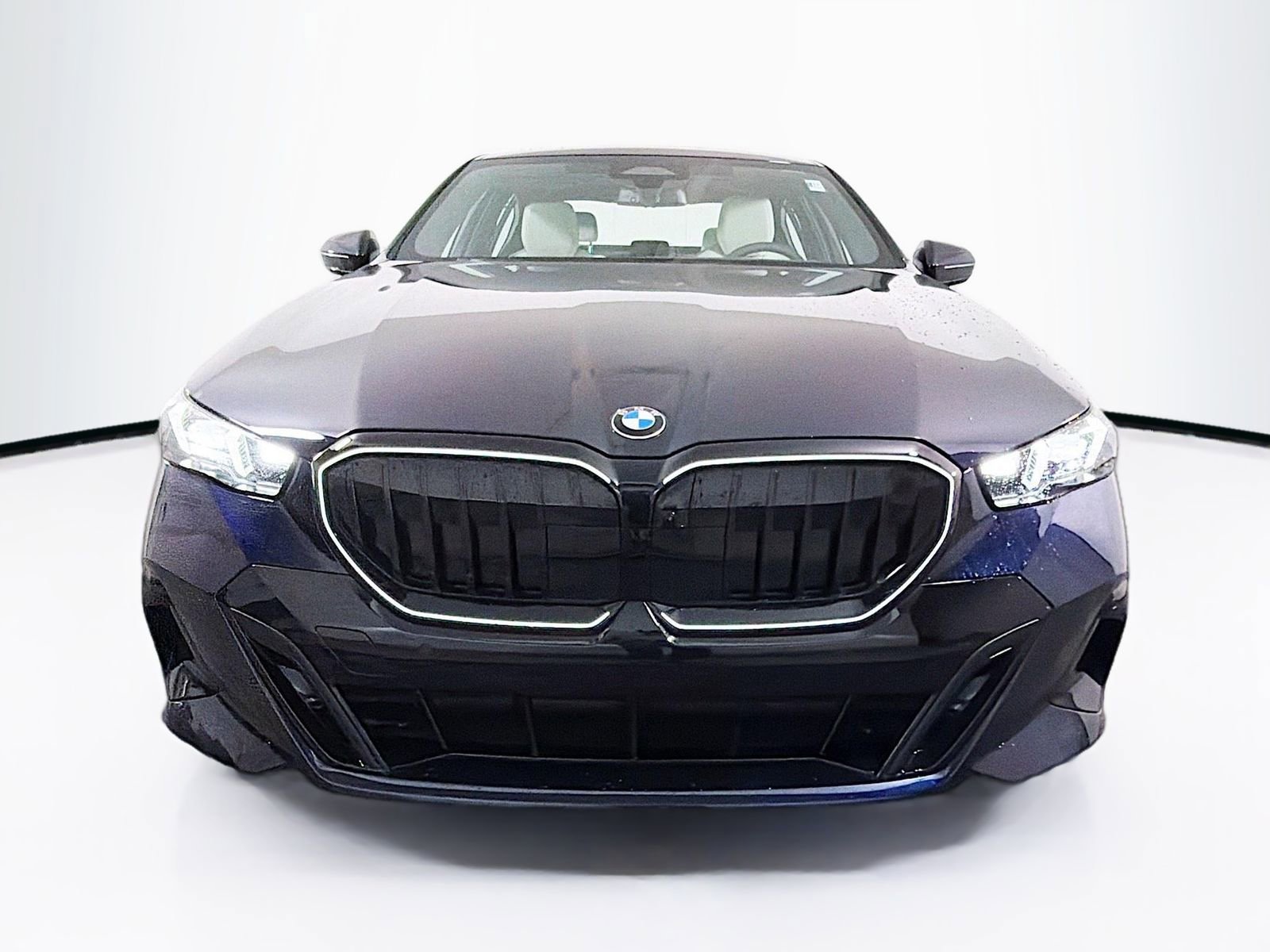 New 2026 BMW 530i xDrive w/ M Sport Package AWD/4WD image 2