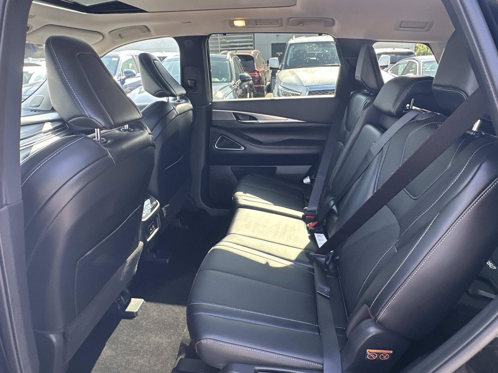 Used 2026 INFINITI QX60 Luxe w/ Family Package AWD/4WD image 32