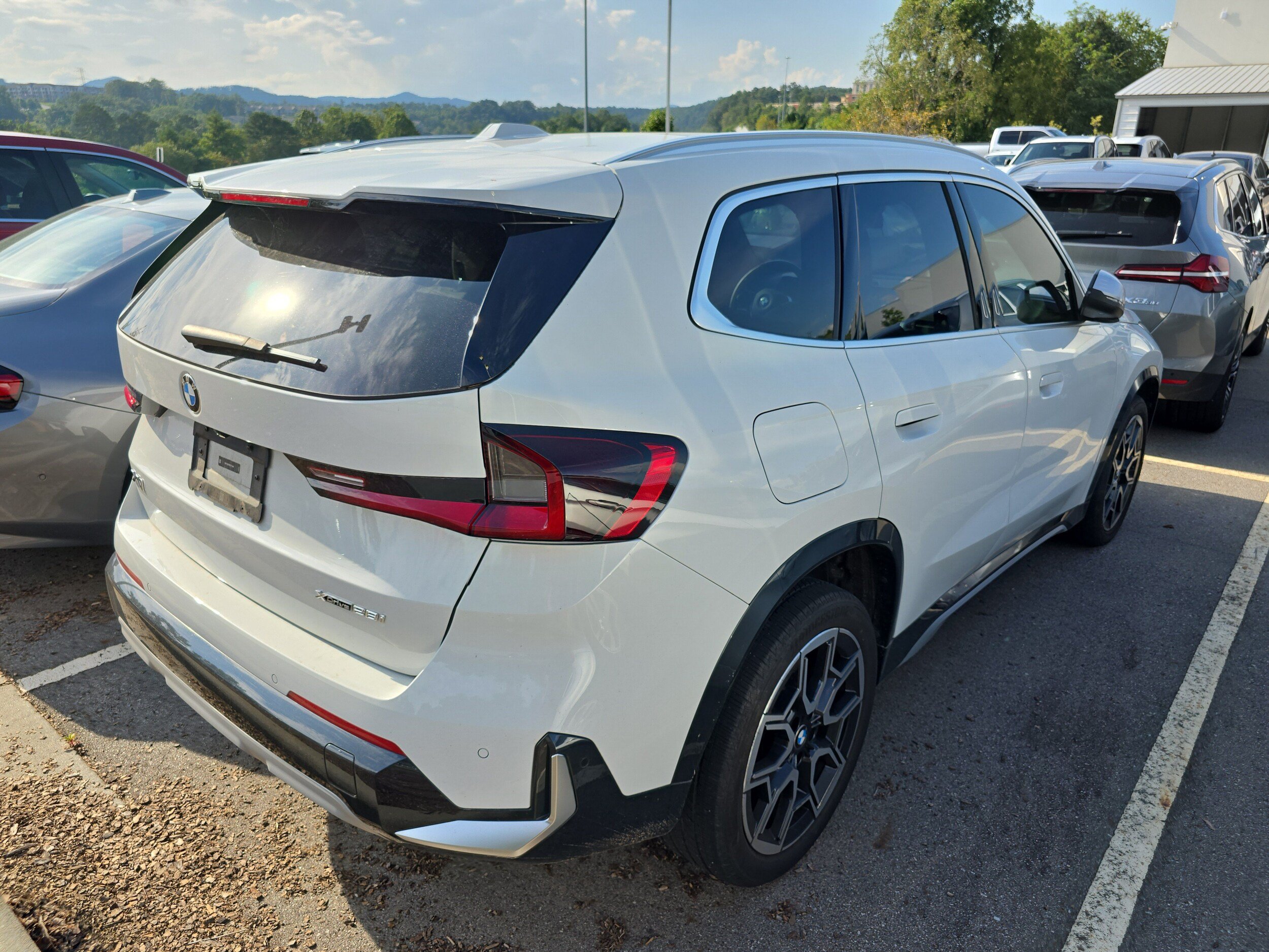 Used 2023 BMW X1 xDrive28i w/ Convenience Package AWD/4WD image 2