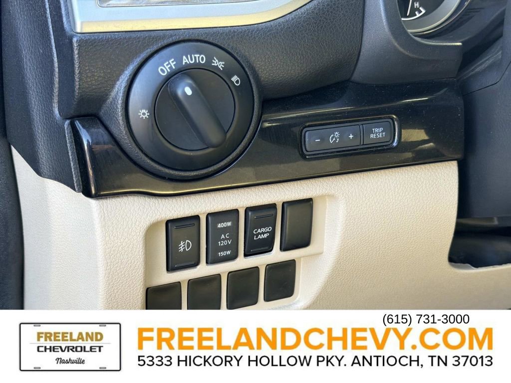 Used 2017 Nissan Titan SV image 32