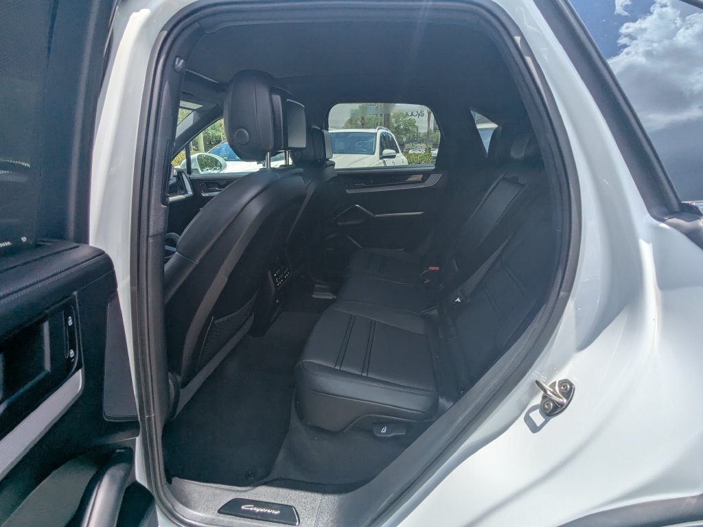 Used 2026 Porsche Cayenne AWD/4WD image 21