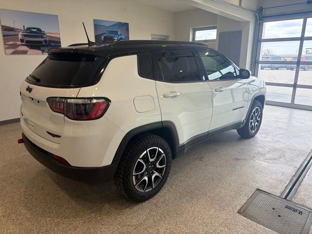 Used 2025 Jeep Compass Trailhawk AWD/4WD image 5