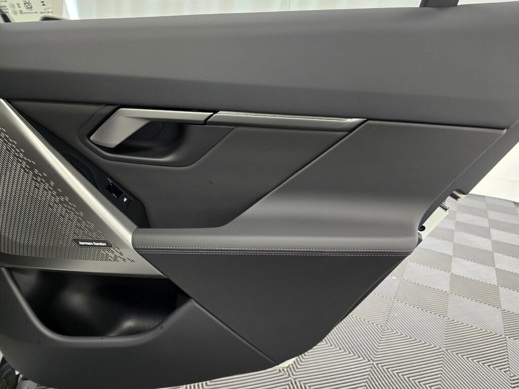 Used 2026 BMW 530i xDrive w/ Premium Package image 25