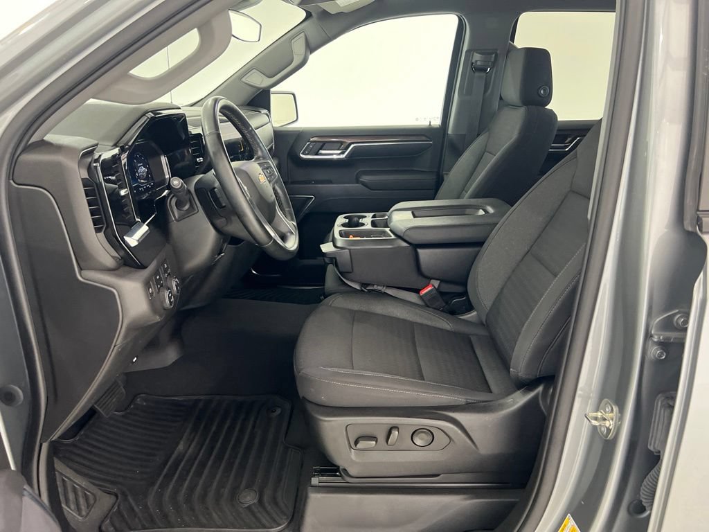 Used 2023 Chevrolet Silverado 1500 LT AWD/4WD image 17