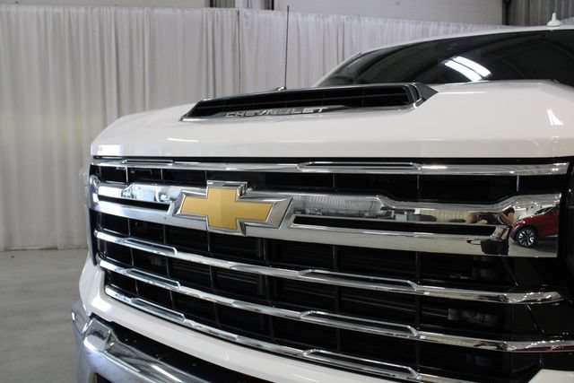 Used 2024 Chevrolet Silverado 2500 LTZ AWD/4WD image 34