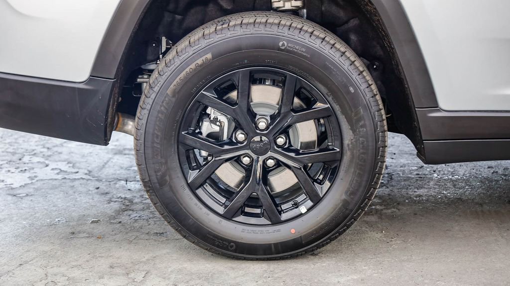 New 2025 Jeep Grand Cherokee L Altitude image 12