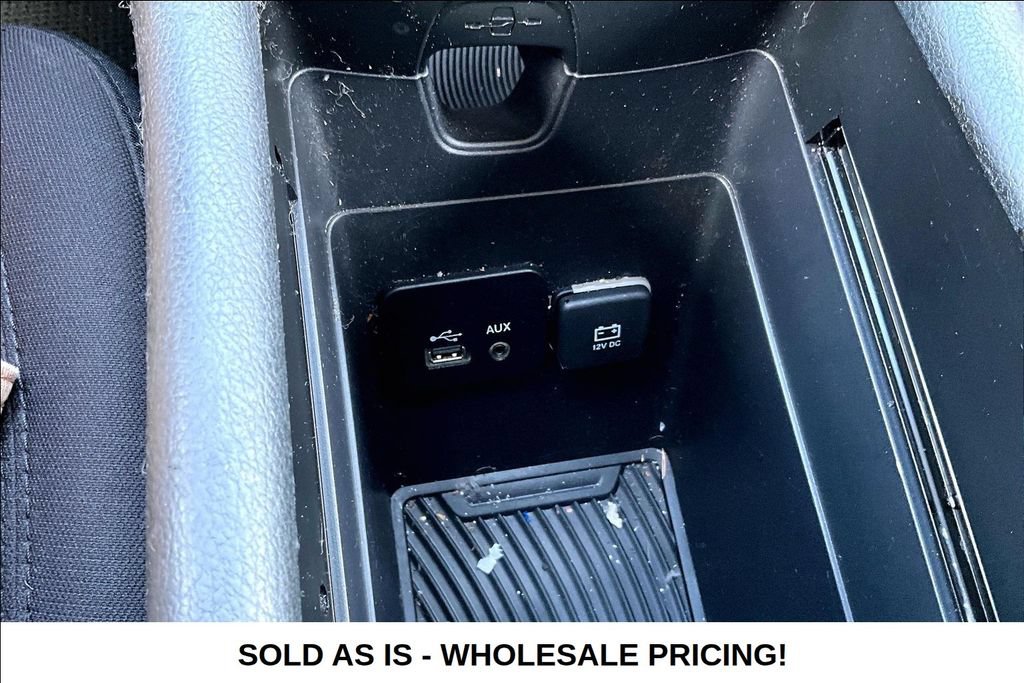 Used 2015 Chrysler 200 Limited FWD image 16