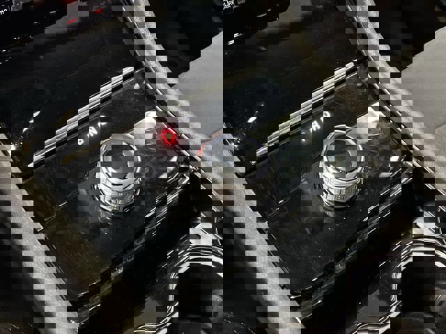 Used 2023 Jeep Grand Cherokee Laredo image 15