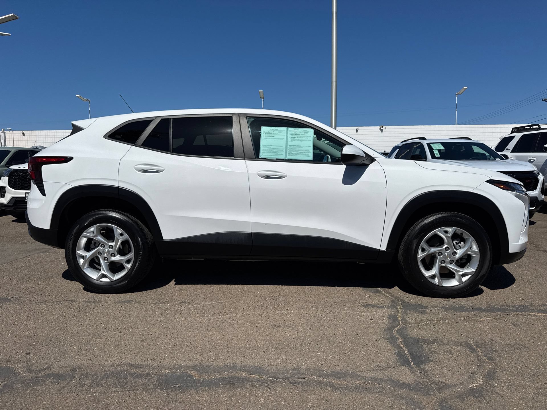 Used 2024 Chevrolet Trax LS w/ LS Convenience Package FWD image 6