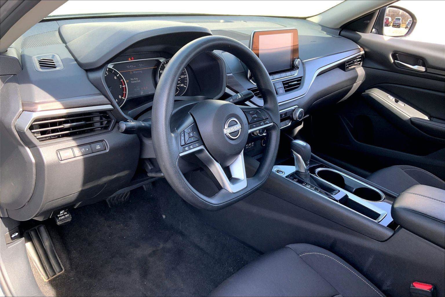 Used 2024 Nissan Altima 2.5 SV image 13