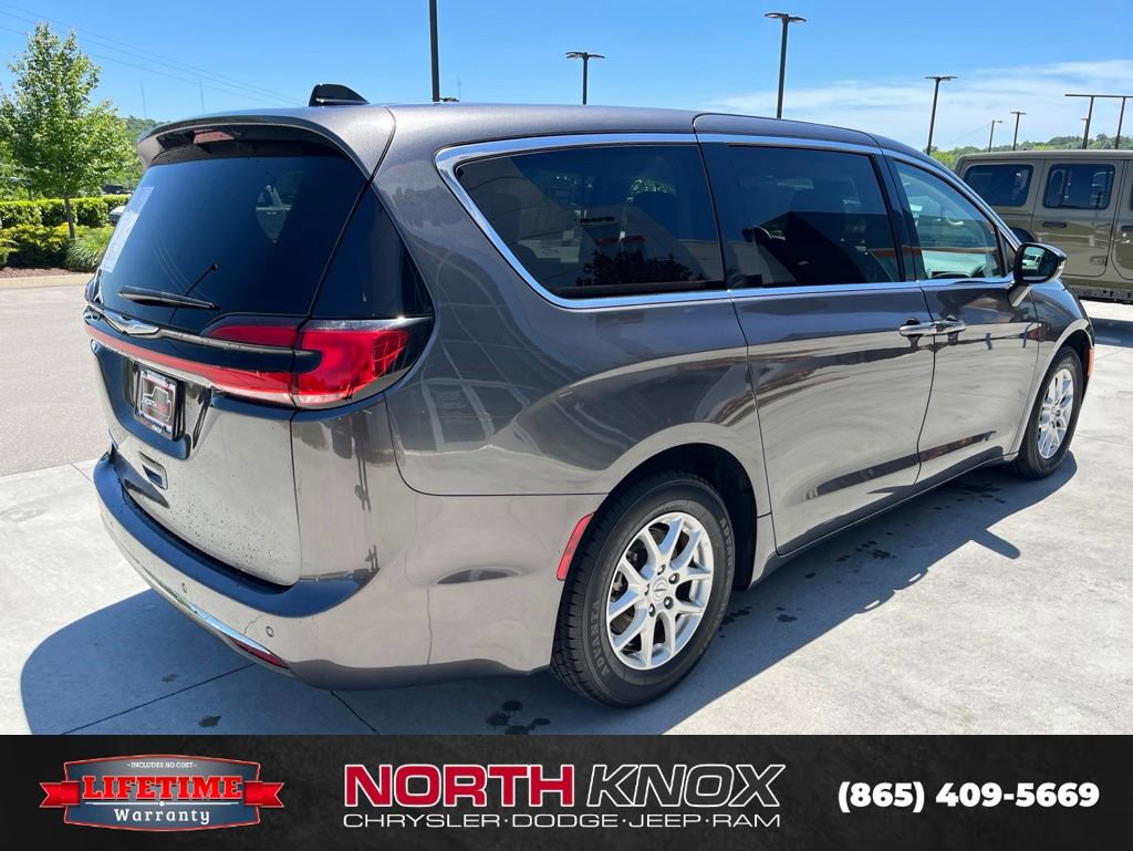Used 2023 Chrysler Pacifica Touring-L FWD image 19