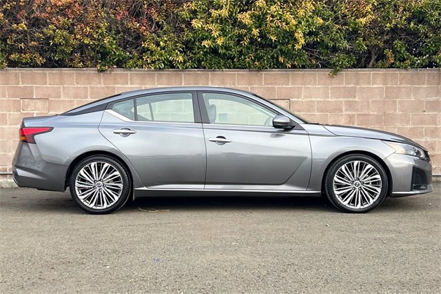 Used 2023 Nissan Altima 2.5 SL image 3
