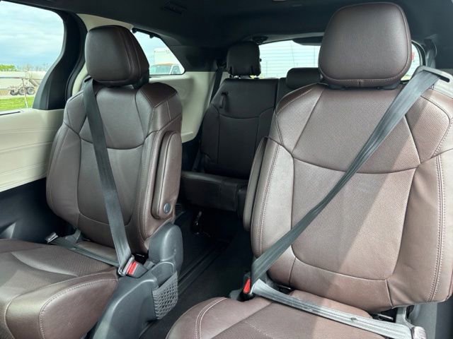 Used 2021 Toyota Sienna Platinum AWD/4WD image 24