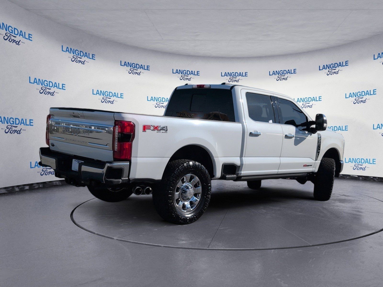 Used 2025 Ford F250 King Ranch w/ Chrome Package image 4