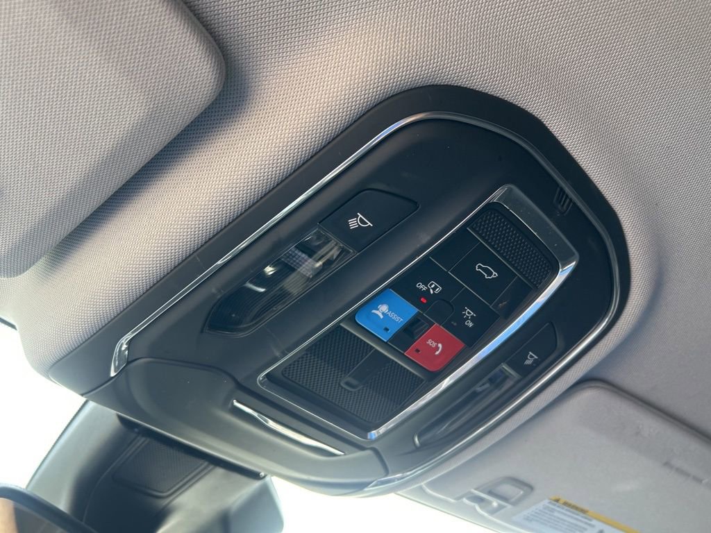 Used 2023 Jeep Grand Cherokee Laredo w/ Luxury Tech Group I image 43