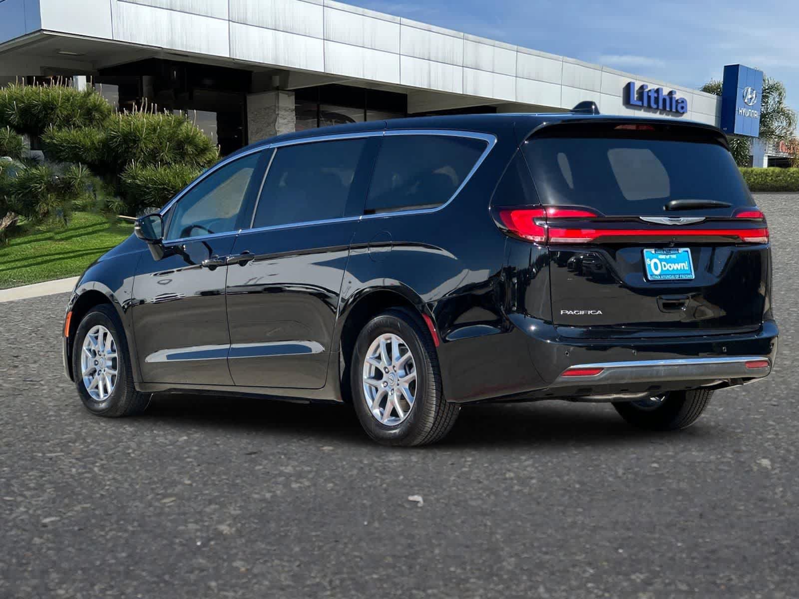 Used 2026 Chrysler Pacifica Select FWD image 7