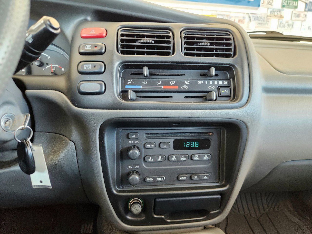 Used 2002 Chevrolet Tracker 4WD w/ Preferred Equipment Group image 8