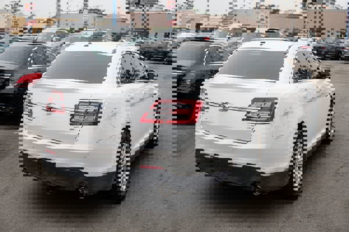 Used 2018 Ford Taurus SEL w/ Equipment Group 201A image 6