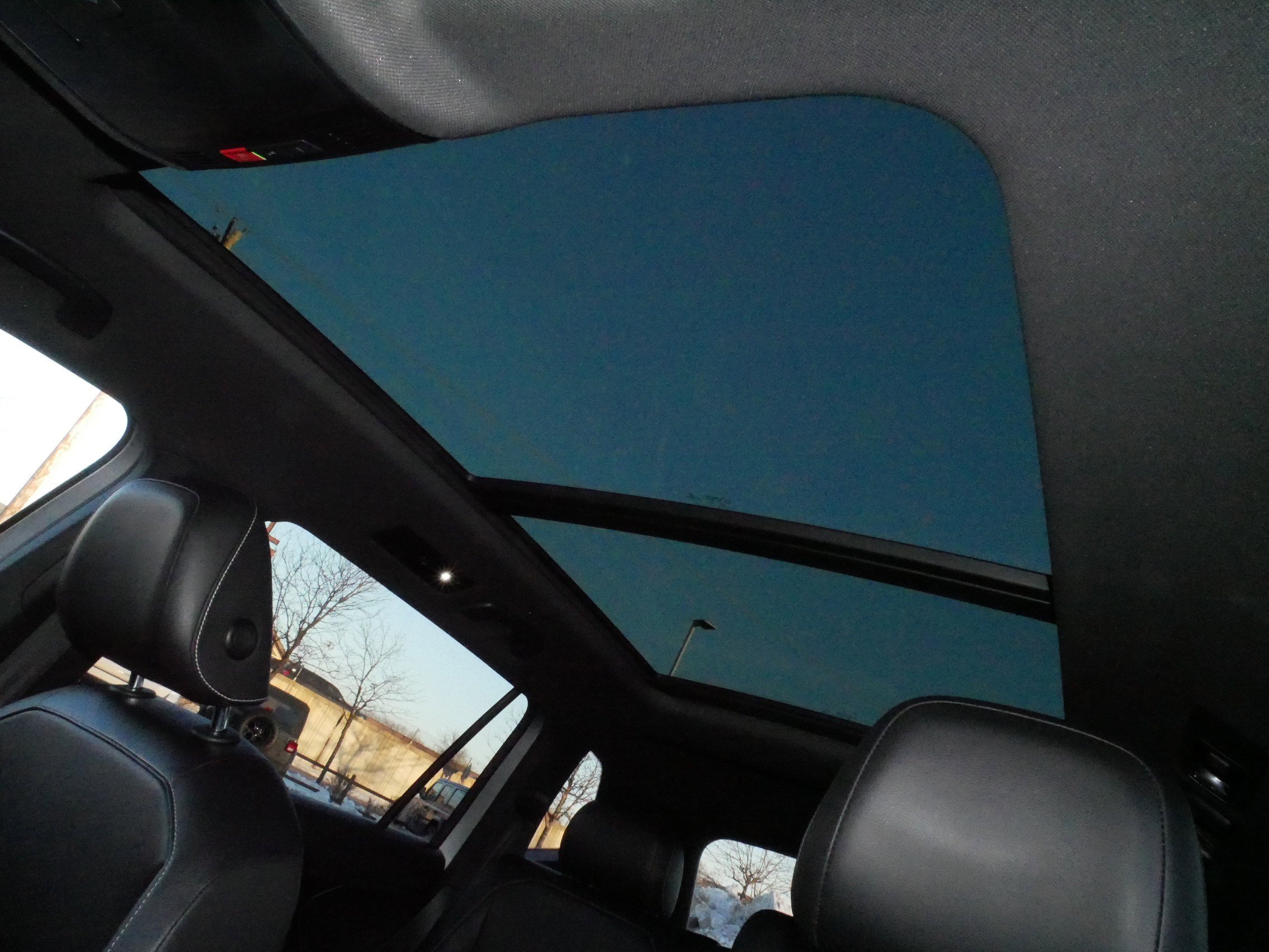 Certified 2022 Volkswagen Tiguan SE R-Line image 33