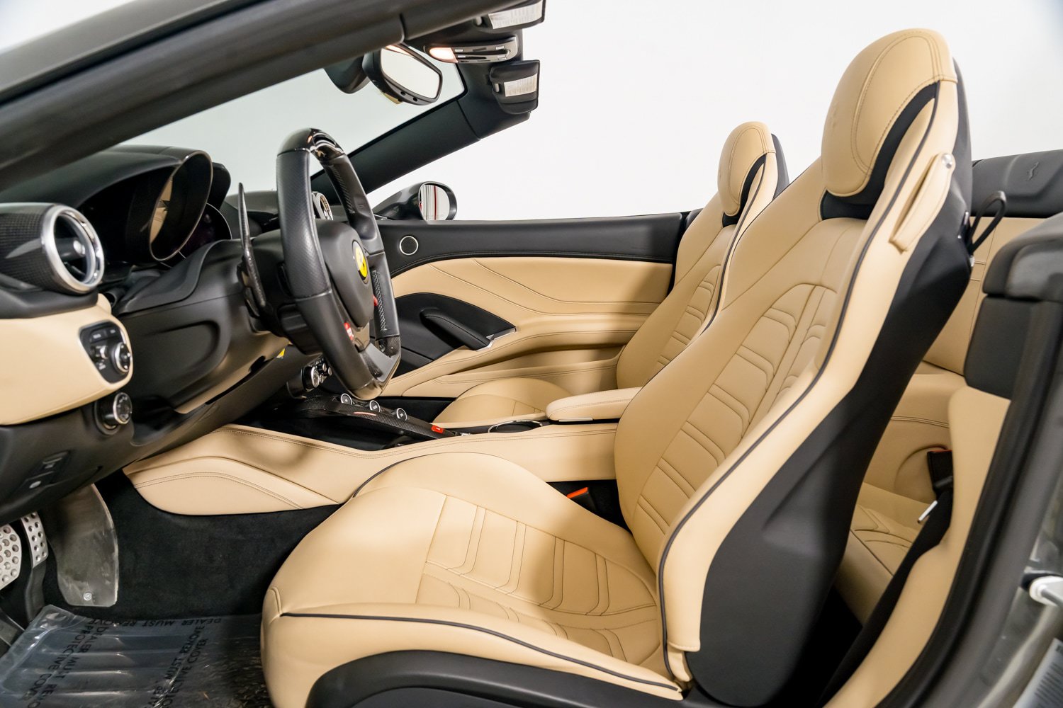 Used 2015 Ferrari California T RWD image 27