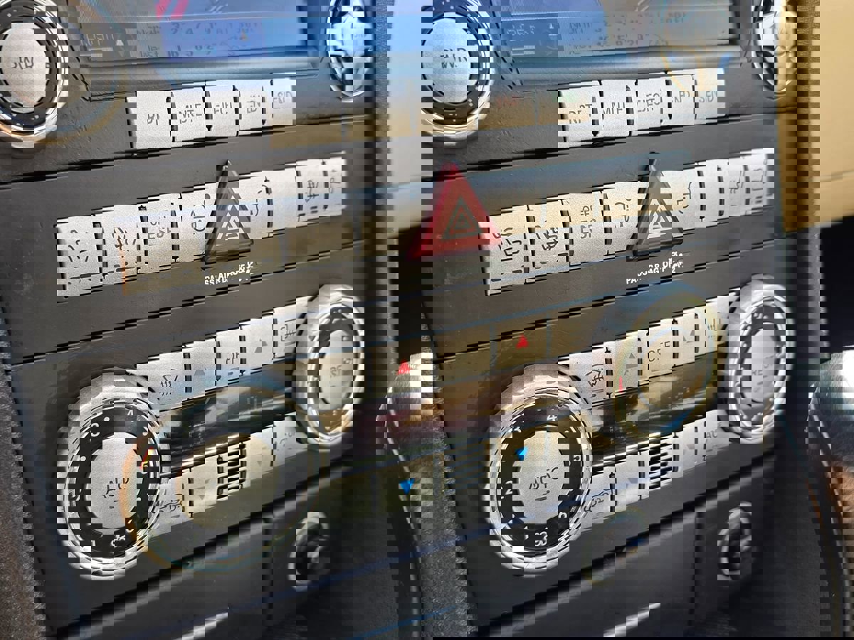 Used 2005 Mercedes-Benz SLK 350 image 30