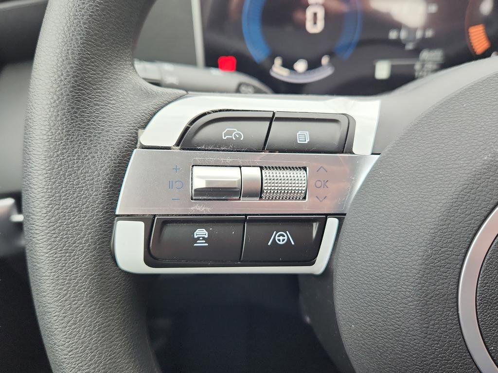 Certified 2025 Hyundai Tucson SE image 21
