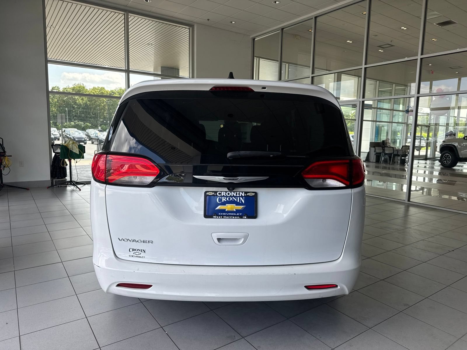 Used 2023 Chrysler Voyager LX FWD image 8