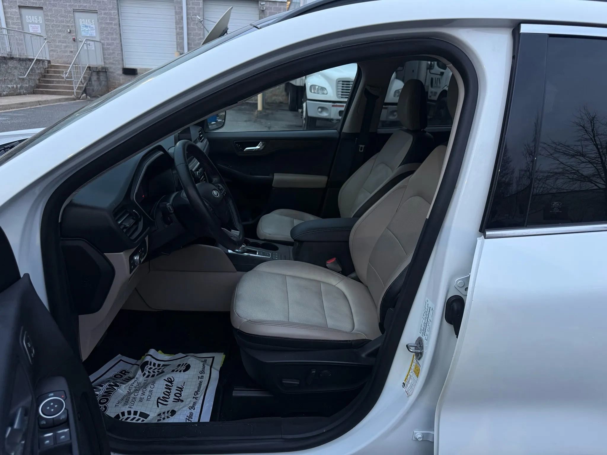 Used 2020 Ford Escape Titanium image 17